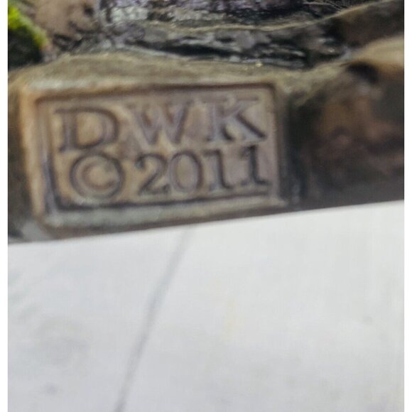 DWK 2011 Animal  Gray Wolf Leaves  Resin Holder w Salt And Pepper Shaker Set 3 - Picture 10 of 16